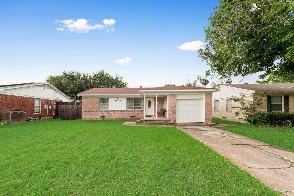 1604 Summit Street Mesquite, TX 75149 - Photo 2 of 20