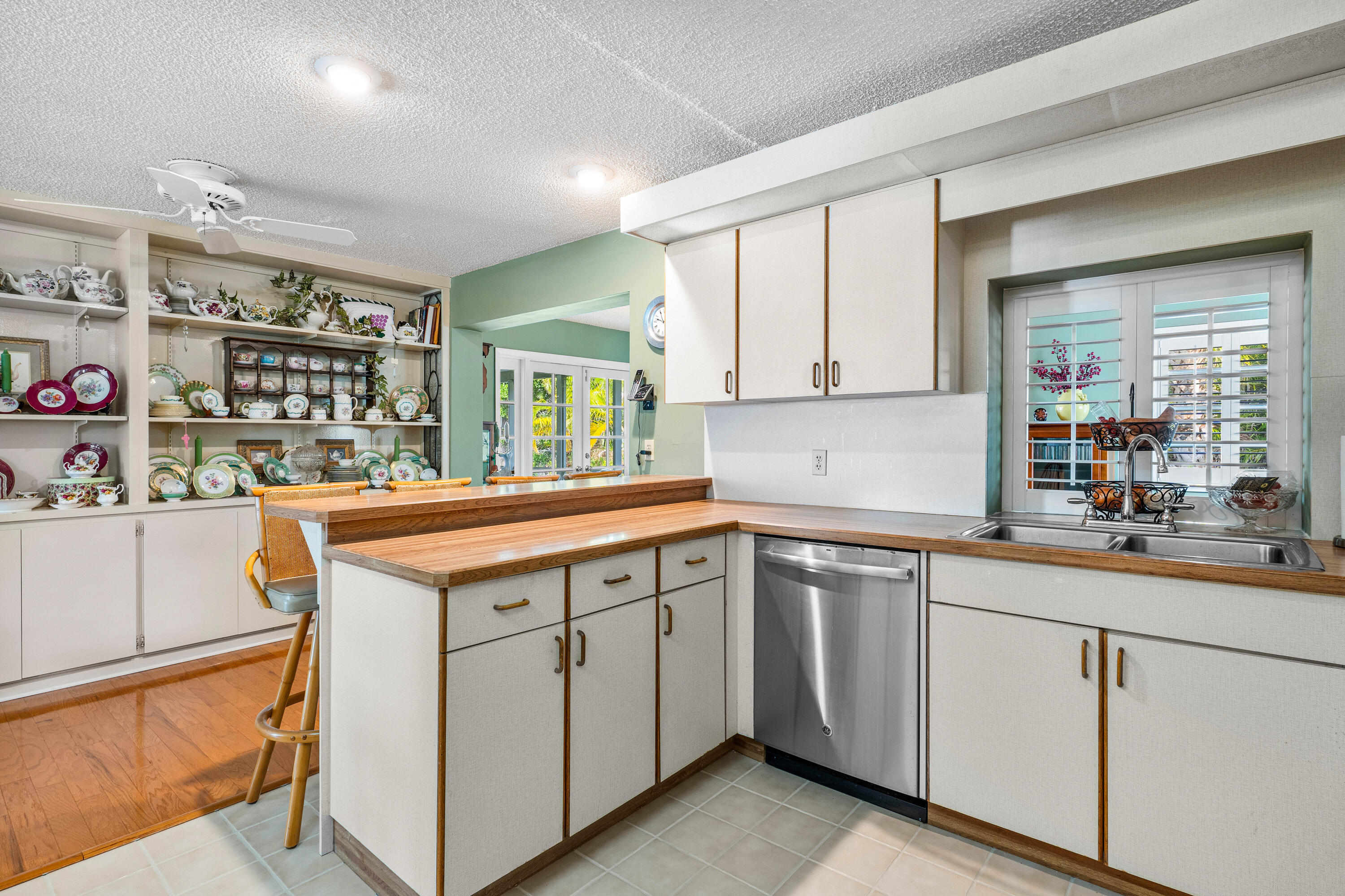 1210 Dolphin Road Singer Island, FL 33404 - Photo 14 of 41 011-1210DolphinRoad-SingerIsland-FL-3340