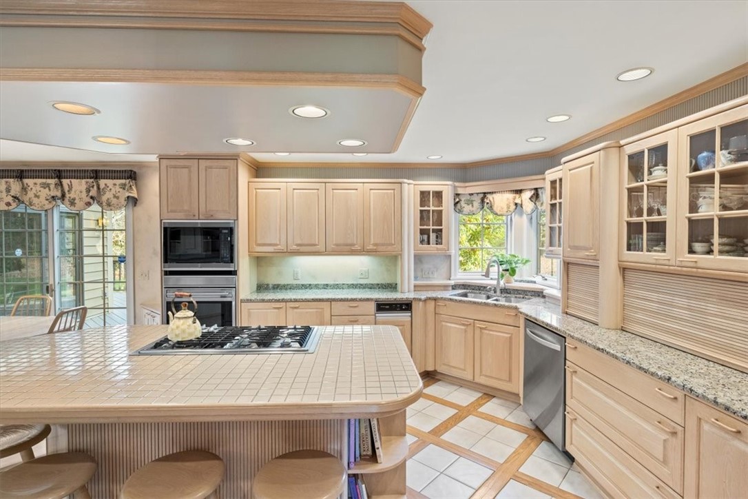 2 Lancashire Way Perinton, NY 14534 - Photo 11 of 50