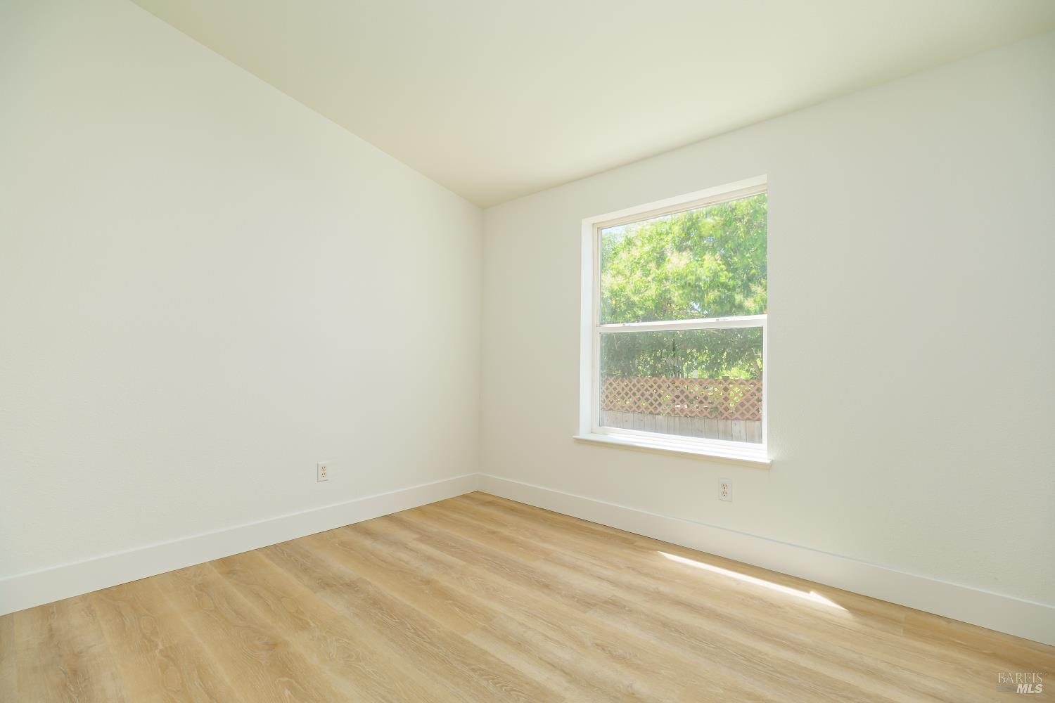 209 Yosemite Road San Rafael, CA 94903 - Photo 20 of 42