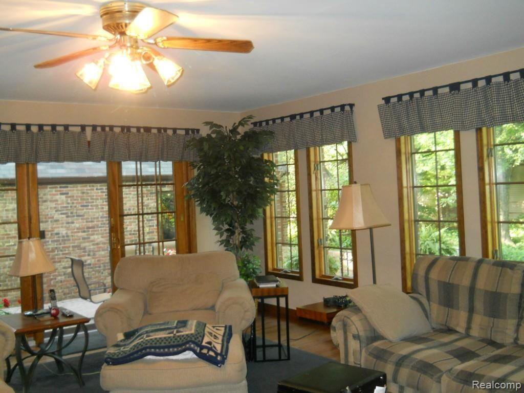 750 Westchester Road Grosse Pointe, MI 48230 - Photo 9 of 25 DSCN4493_2.jpg