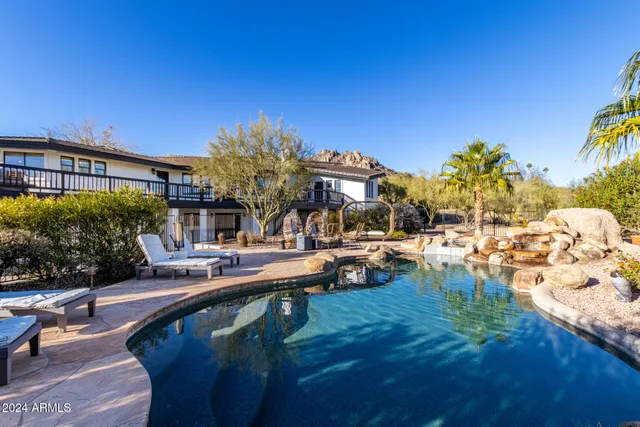$2,100,000 | 6831 East Stagecoach Pass, Carefree, AZ 85377