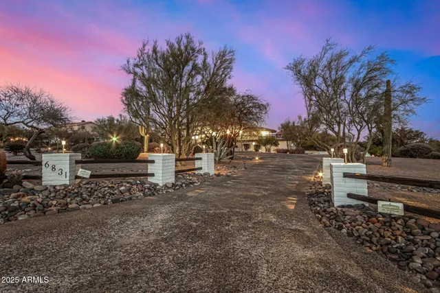 $2,100,000 | 6831 East Stagecoach Pass, Carefree, AZ 85377