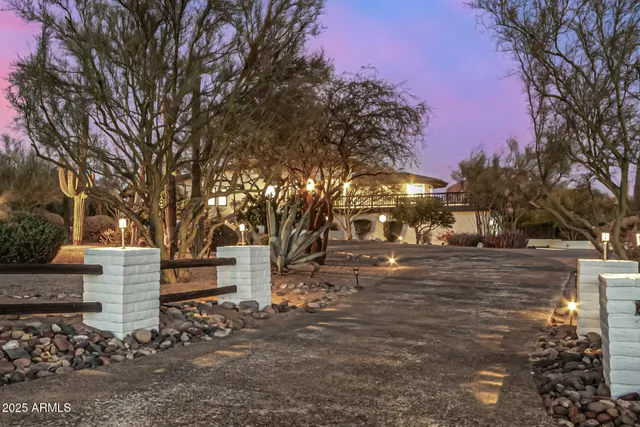$2,100,000 | 6831 East Stagecoach Pass, Carefree, AZ 85377