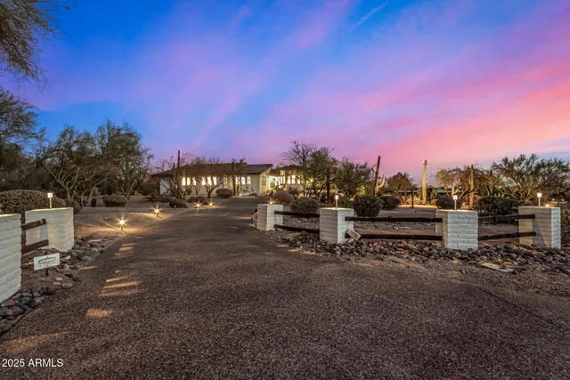 $2,100,000 | 6831 East Stagecoach Pass, Carefree, AZ 85377