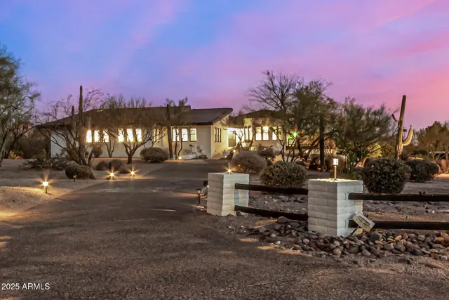 $2,100,000 | 6831 East Stagecoach Pass, Carefree, AZ 85377