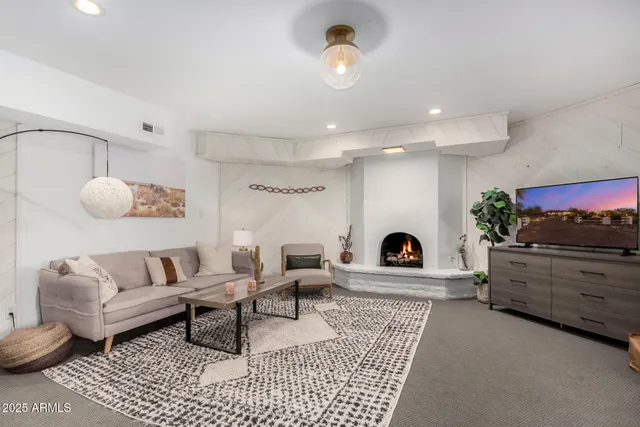 $2,100,000 | 6831 East Stagecoach Pass, Carefree, AZ 85377