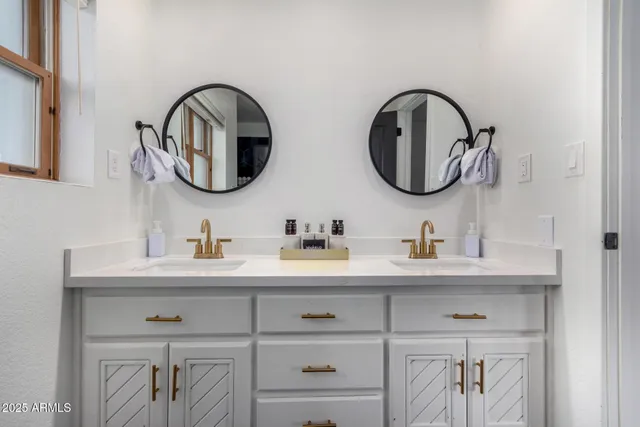 $2,100,000 | 6831 East Stagecoach Pass, Carefree, AZ 85377