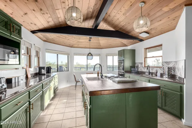 $2,100,000 | 6831 East Stagecoach Pass, Carefree, AZ 85377