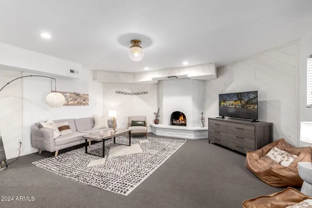 $2,100,000 | 6831 East Stagecoach Pass, Carefree, AZ 85377