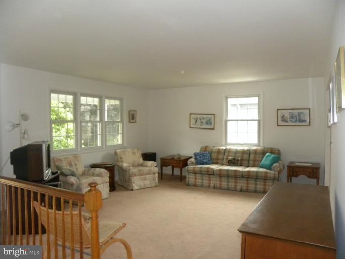 8218 Thornton Road Baltimore, MD 21204 - Photo 2 of 15 Living Room