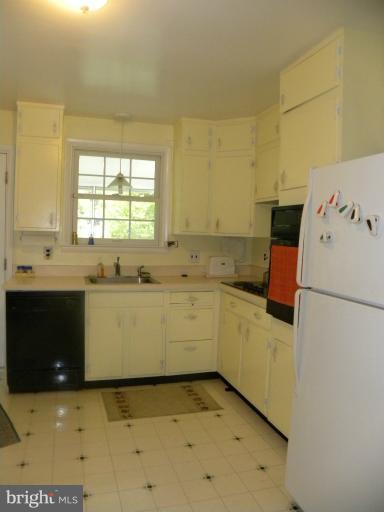 8218 Thornton Road Baltimore, MD 21204 - Photo 12 of 15 Kitchen
