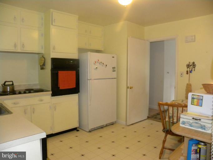 8218 Thornton Road Baltimore, MD 21204 - Photo 4 of 15 Kitchen