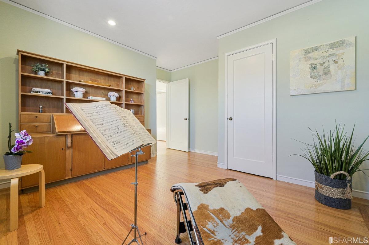 256 Columbia Avenue Kensington, CA 94708 - Photo 27 of 37 a workspace with furniture and wooden floor