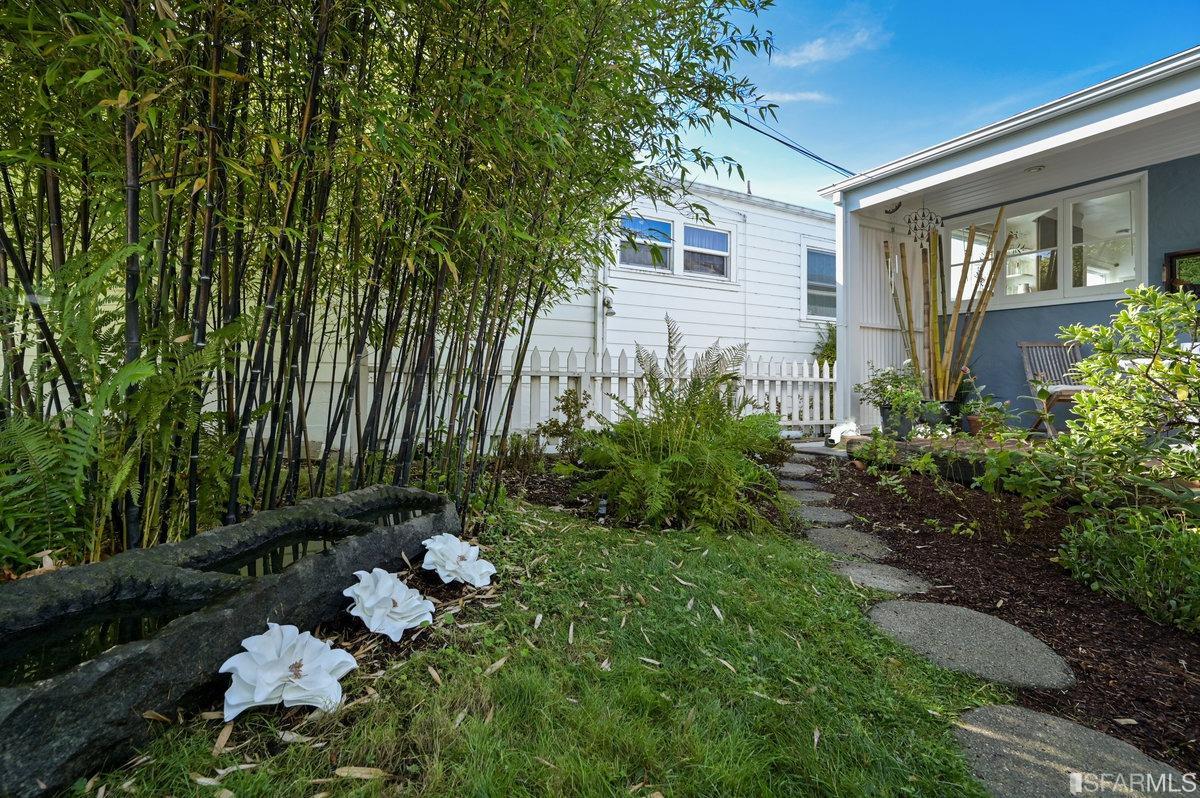 256 Columbia Avenue Kensington, CA 94708 - Photo 35 of 37 a backyard of a house with lots of green space