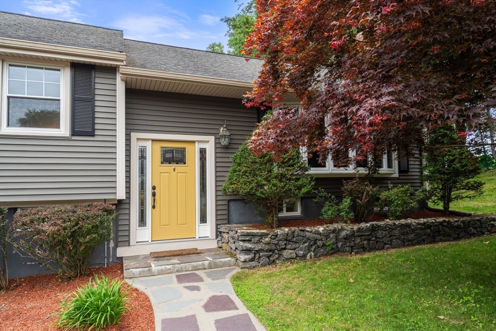 8 Birchwood Road Hudson, MA 01749 - Photo 4 of 36