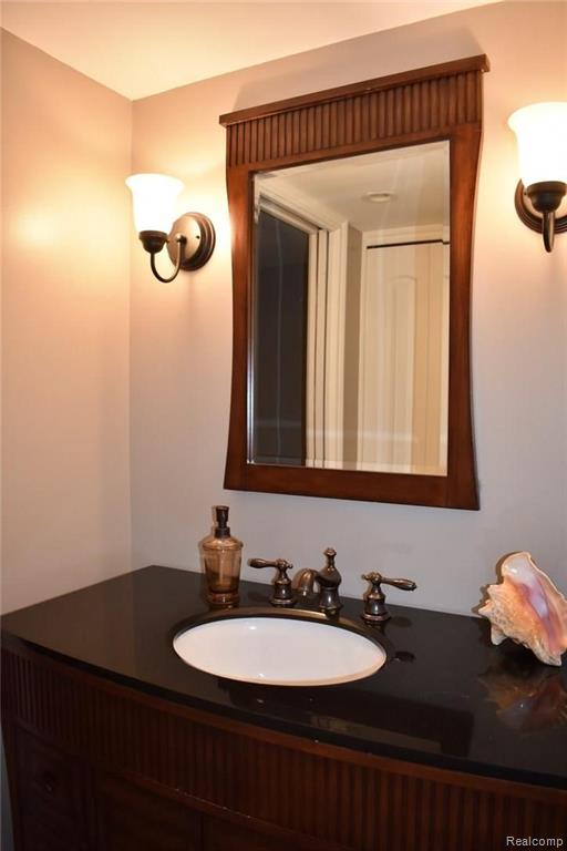 31035 Carriage Hill Road Farmington Hills, MI 48331 - Photo 27 of 32