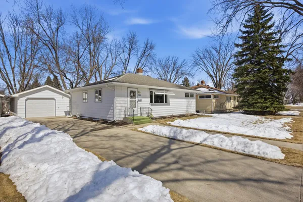 $285,000 | 305 21st Avenue North, Fargo, ND 58102