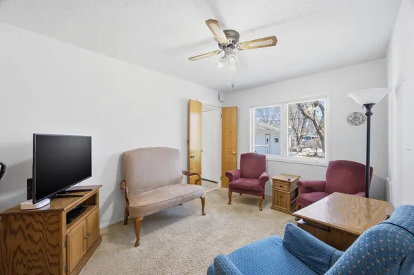 $285,000 | 305 21st Avenue North, Fargo, ND 58102