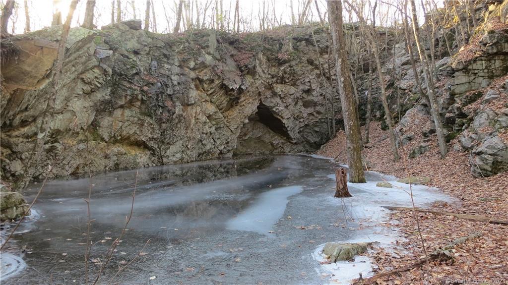 67 Umpawaug Road Redding, CT 06896 - Photo 4 of 7