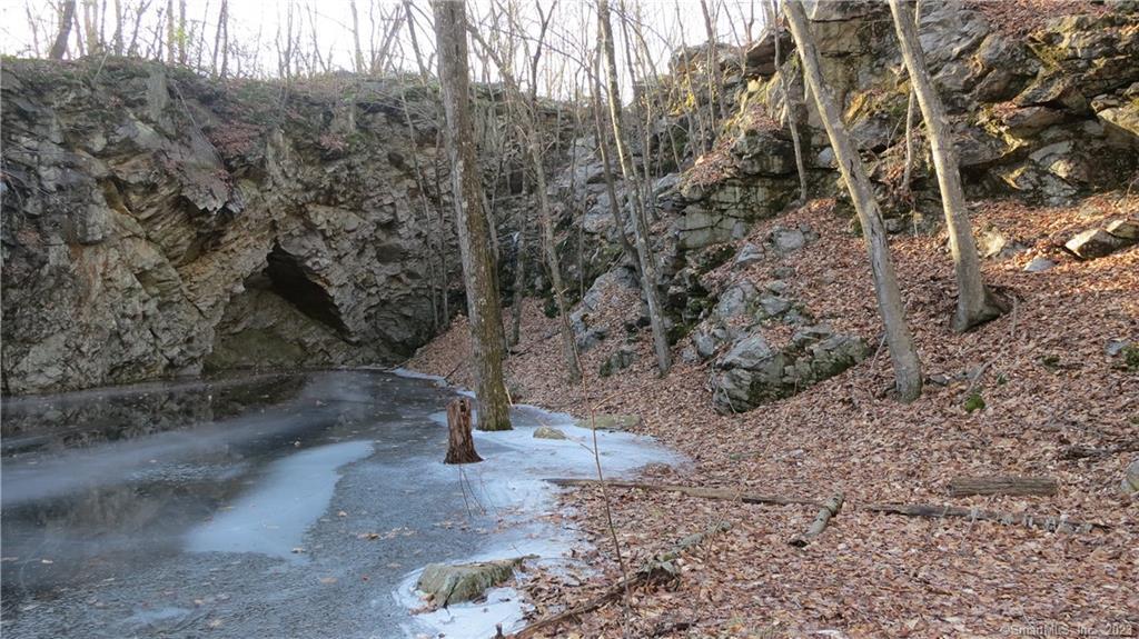 67 Umpawaug Road Redding, CT 06896 - Photo 5 of 7