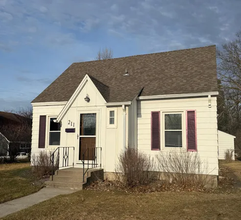$164,900 | 211 Crocker Avenue North, Thief River Falls, MN 56701
