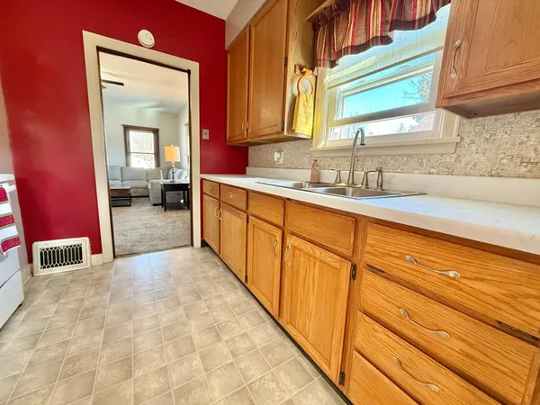 $164,900 | 211 Crocker Avenue North, Thief River Falls, MN 56701