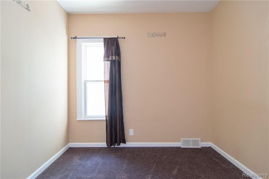 8183 Central Street Center Line, MI 48015 - Photo 16 of 35