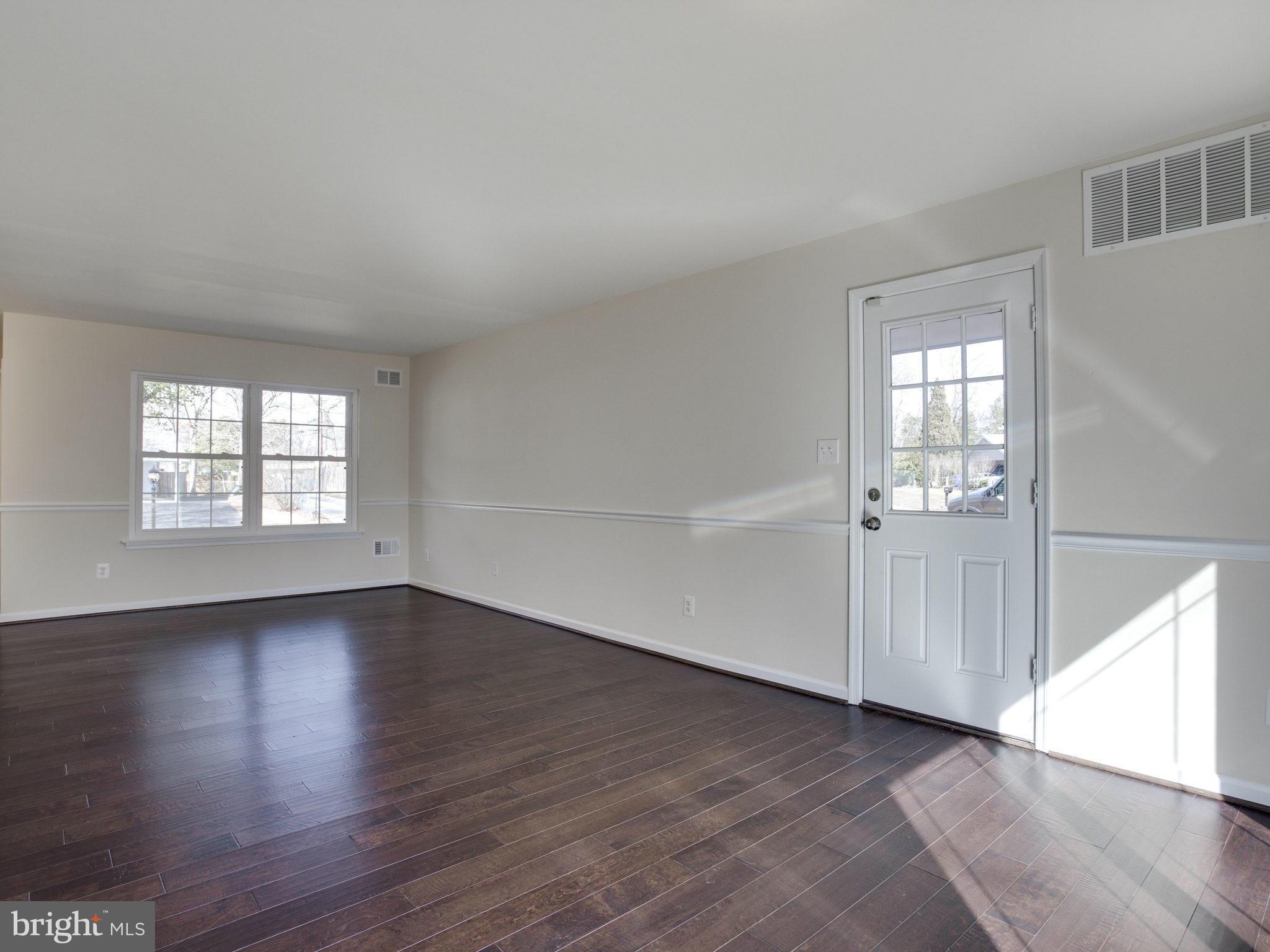 1119 Hamlin Road Waldorf, MD 20602 - Photo 11 of 30 Living Room