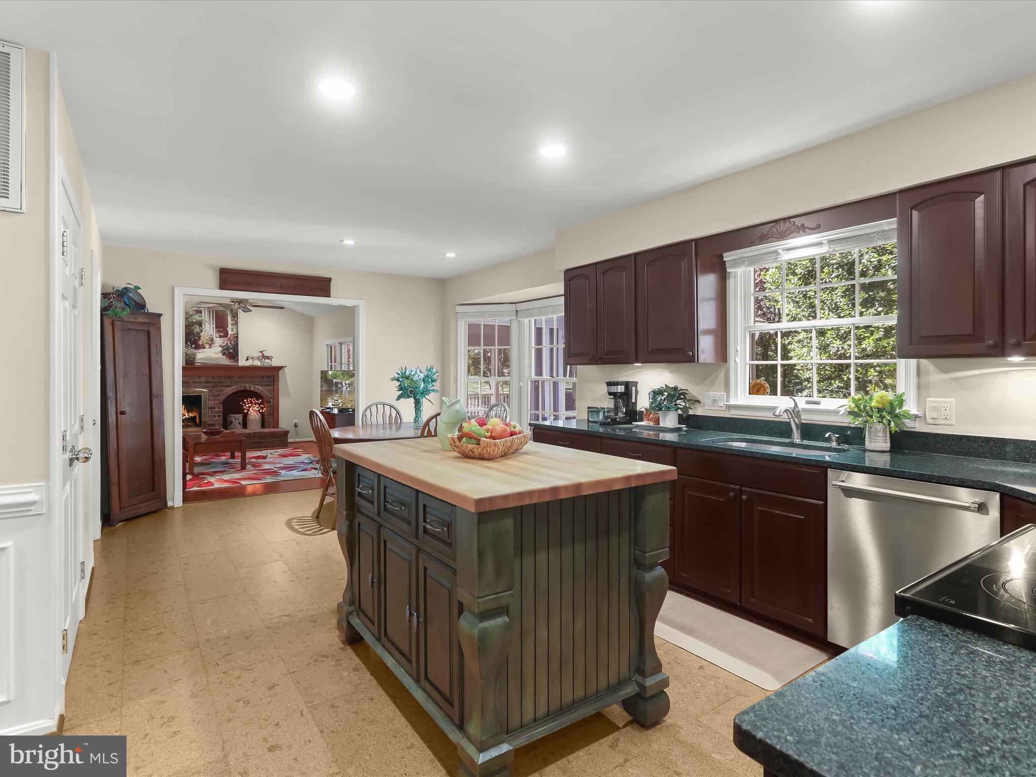 10634 Quarterstaff Road Columbia, MD 21044 - Photo 20 of 62 Kitchen & family room