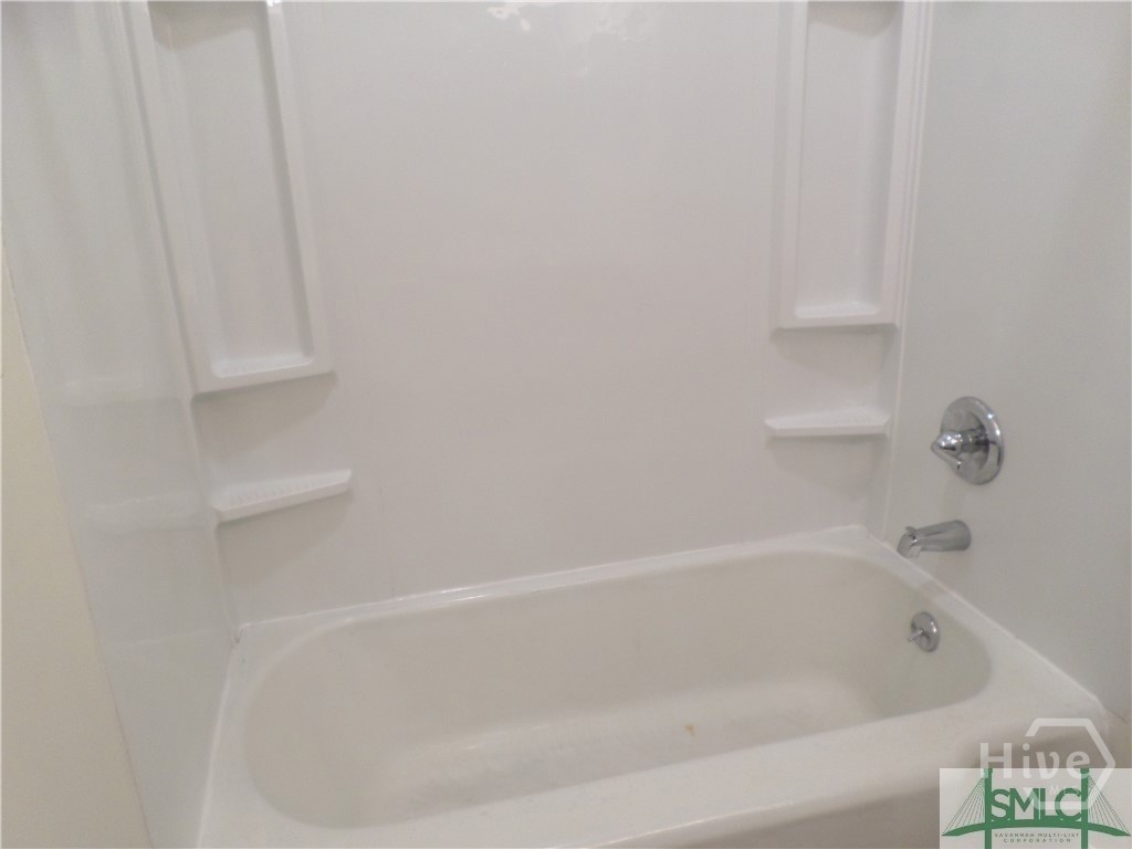 141 Rommel Avenue Savannah, GA 31408 - Photo 14 of 16 New Tub Enclosure