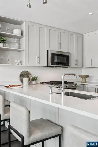 $798,000 | 800 Ave At Port Imperial, Unit 416, Weehawken, NJ 07086