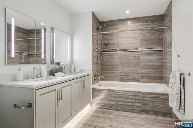 $798,000 | 800 Ave At Port Imperial, Unit 416, Weehawken, NJ 07086