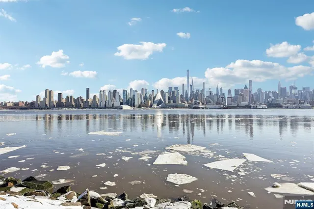 $798,000 | 800 Ave At Port Imperial, Unit 416, Weehawken, NJ 07086