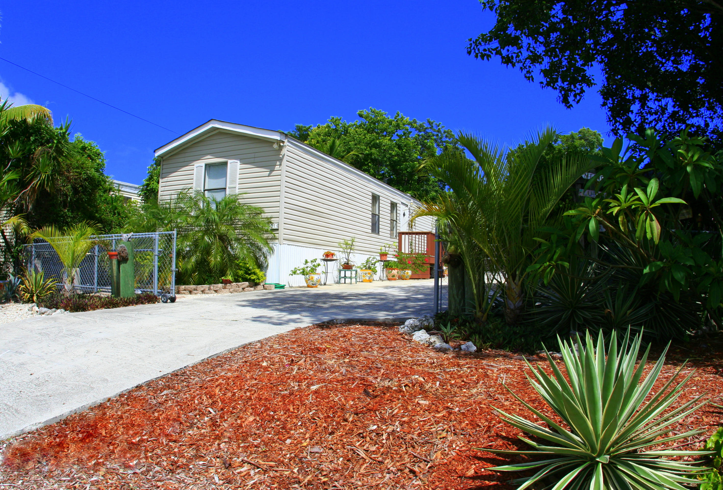 901 Plantation Road Key Largo, FL 33037 - Photo 1 of 11 Front