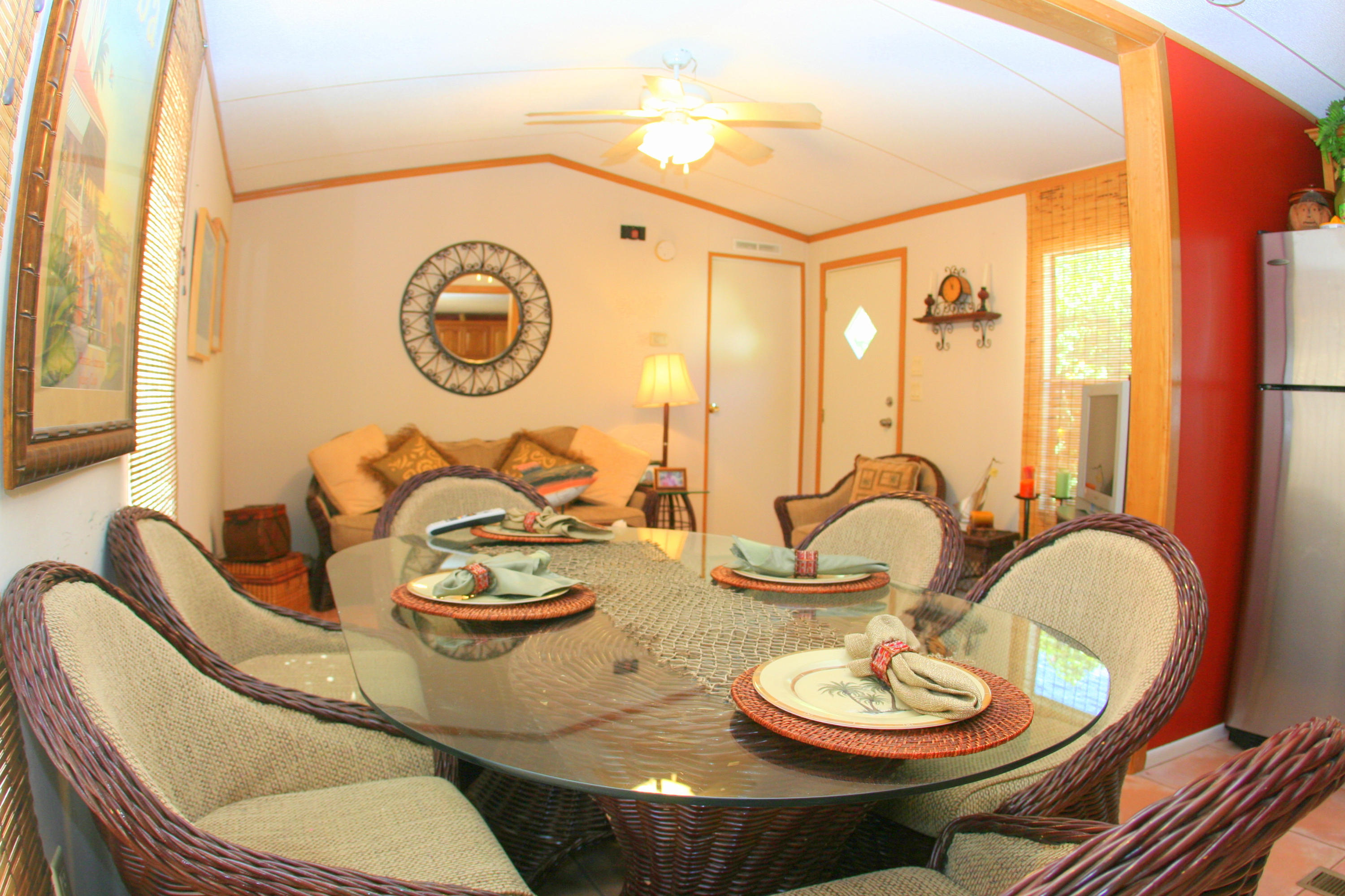 901 Plantation Road Key Largo, FL 33037 - Photo 6 of 11 Dining area