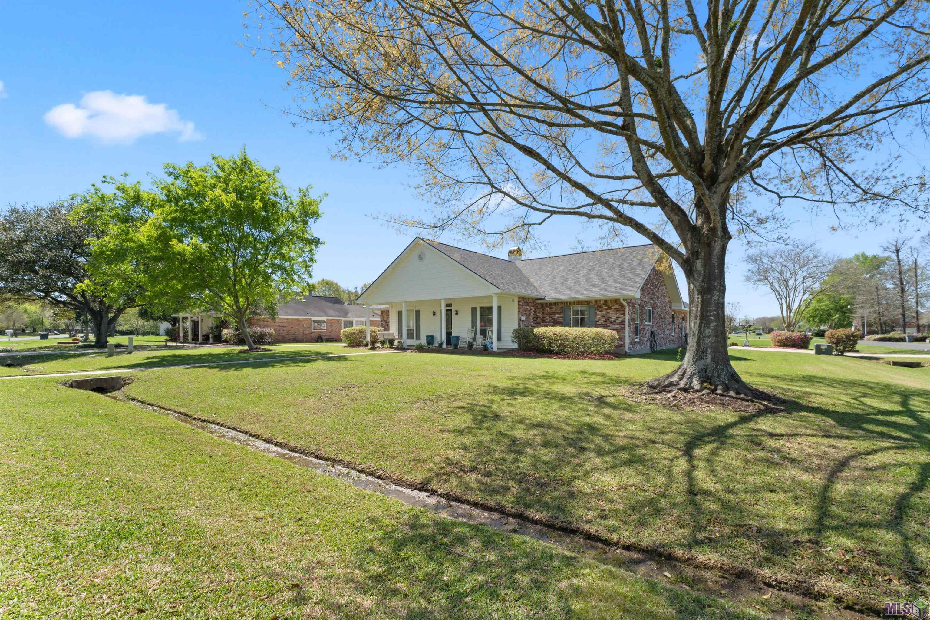 13514 Mary Edith Place Baton Rouge, LA 70809 - Photo 2 of 36