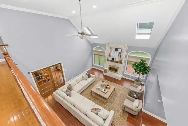 $997,500 | 6722 Sweetbriar Lane, Darien, IL 60561