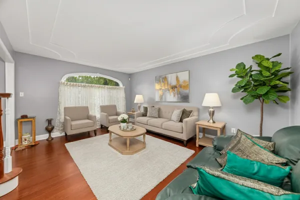 $997,500 | 6722 Sweetbriar Lane, Darien, IL 60561