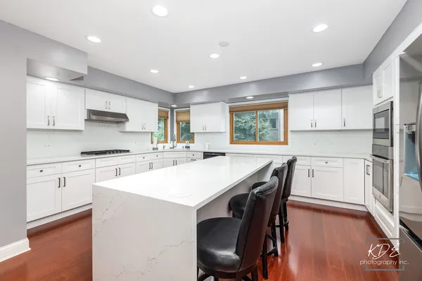 $997,500 | 6722 Sweetbriar Lane, Darien, IL 60561