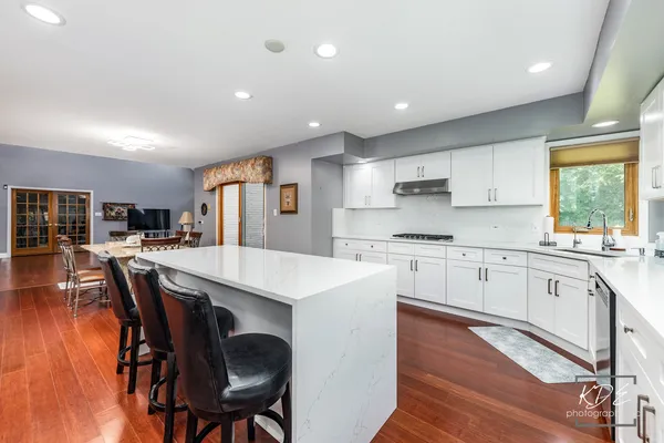 $997,500 | 6722 Sweetbriar Lane, Darien, IL 60561