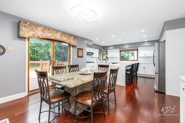 $997,500 | 6722 Sweetbriar Lane, Darien, IL 60561