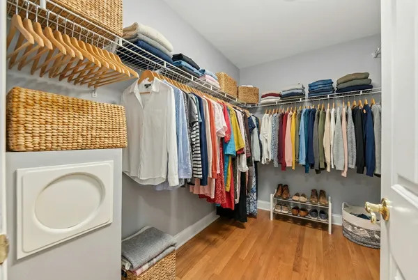 $997,500 | 6722 Sweetbriar Lane, Darien, IL 60561