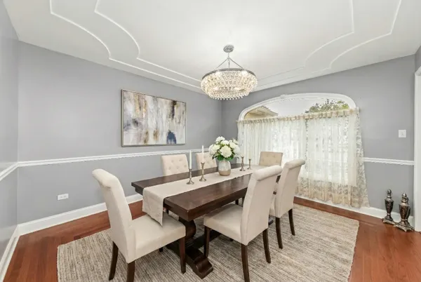 $997,500 | 6722 Sweetbriar Lane, Darien, IL 60561