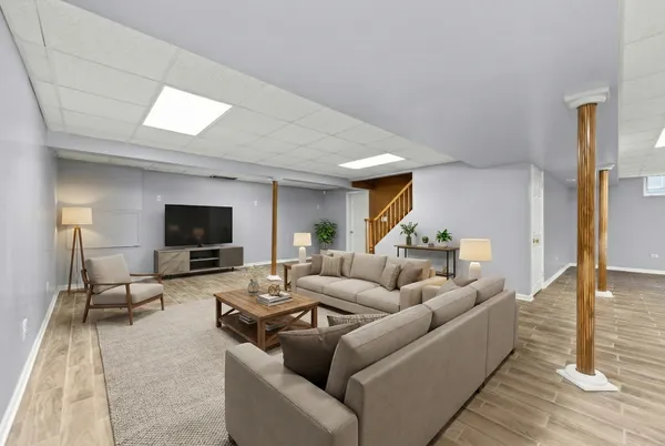 $997,500 | 6722 Sweetbriar Lane, Darien, IL 60561