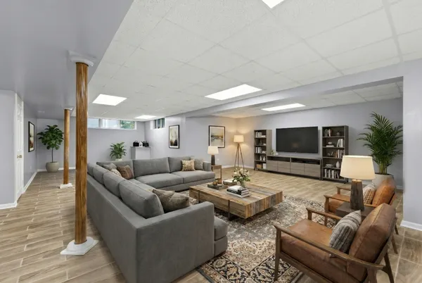 $997,500 | 6722 Sweetbriar Lane, Darien, IL 60561