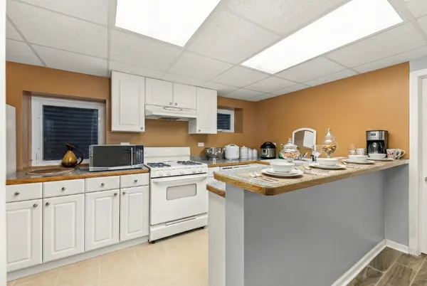 $997,500 | 6722 Sweetbriar Lane, Darien, IL 60561