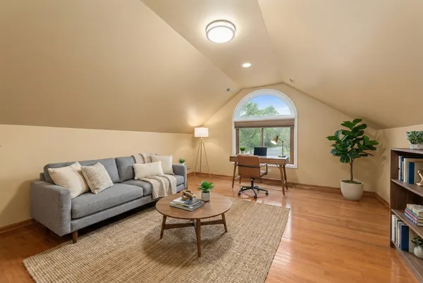 $997,500 | 6722 Sweetbriar Lane, Darien, IL 60561