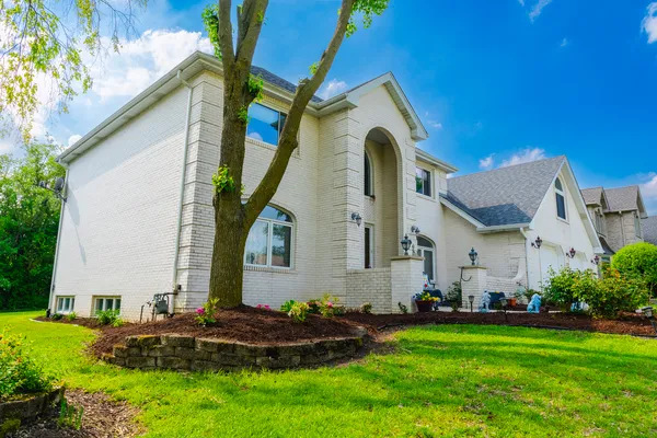 $997,500 | 6722 Sweetbriar Lane, Darien, IL 60561