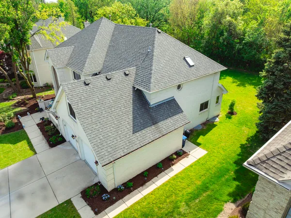 $997,500 | 6722 Sweetbriar Lane, Darien, IL 60561